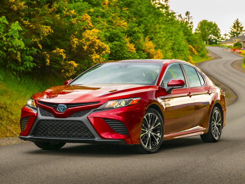 2018-Toyota-Camry-SE-Hybrid